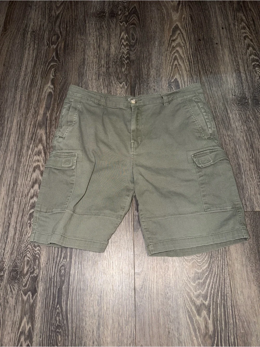 Eddie Bauer VTG olive green cargo shorts size 36